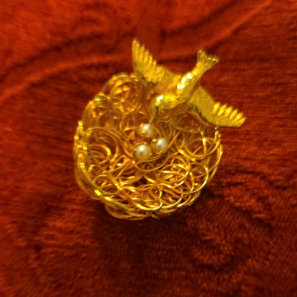 Vintage Bird's Nest Brooch - Picture 1 of 3